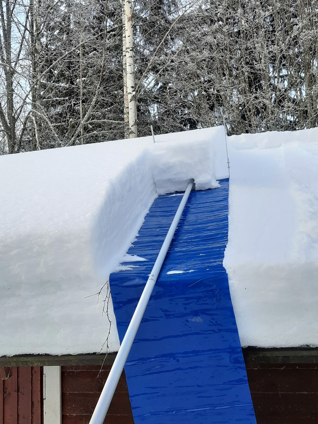 Lumityöt katoilta kuuluu myös palveluun.